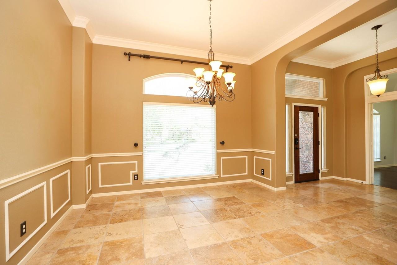 2215 Dorman Ct - Photo 5 of 33