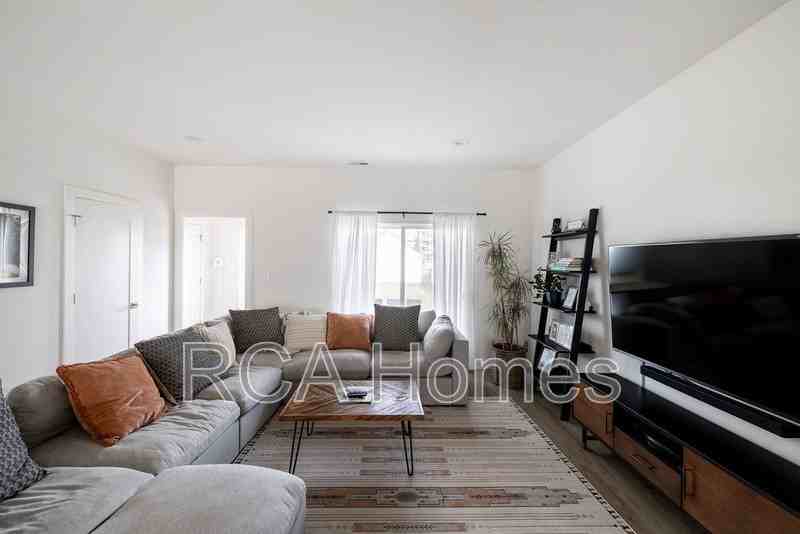 1542 Pleasant St - Photo 2 of 26