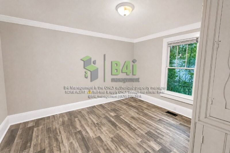 302 Kingston Ave Ne - Photo 7 of 9