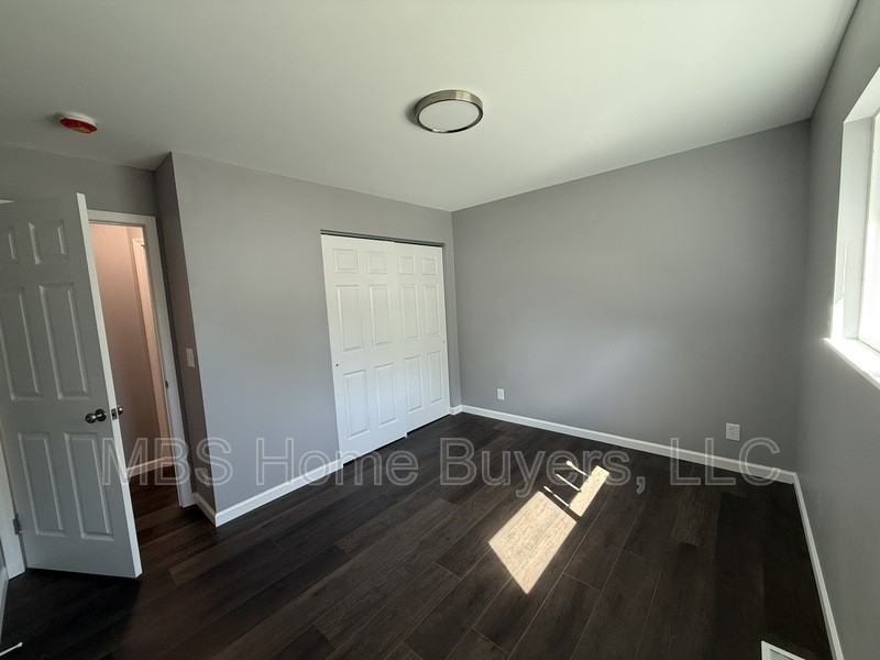 1095 Boone St - Photo 7 of 12