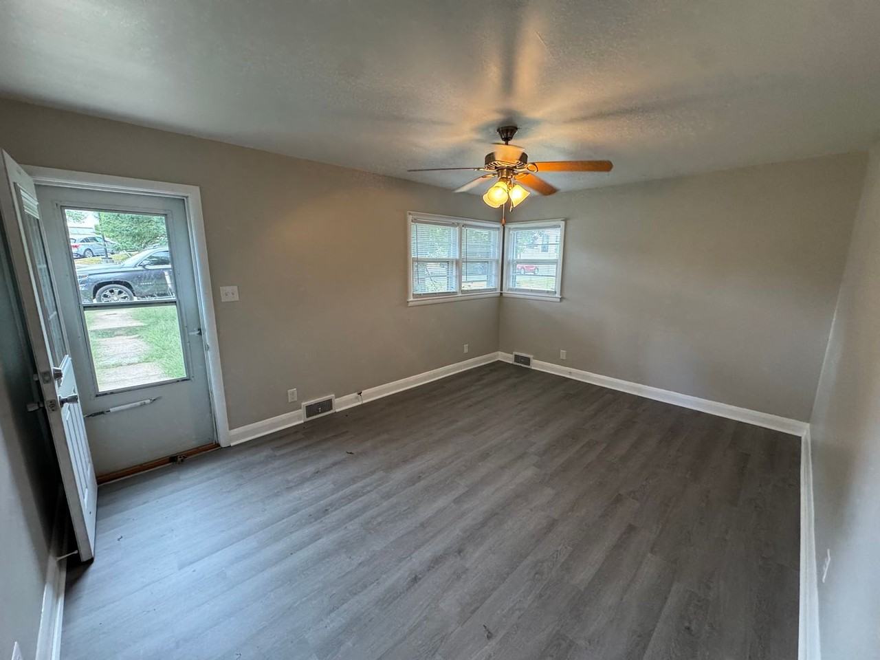 621 Hood St - Photo 4 of 28