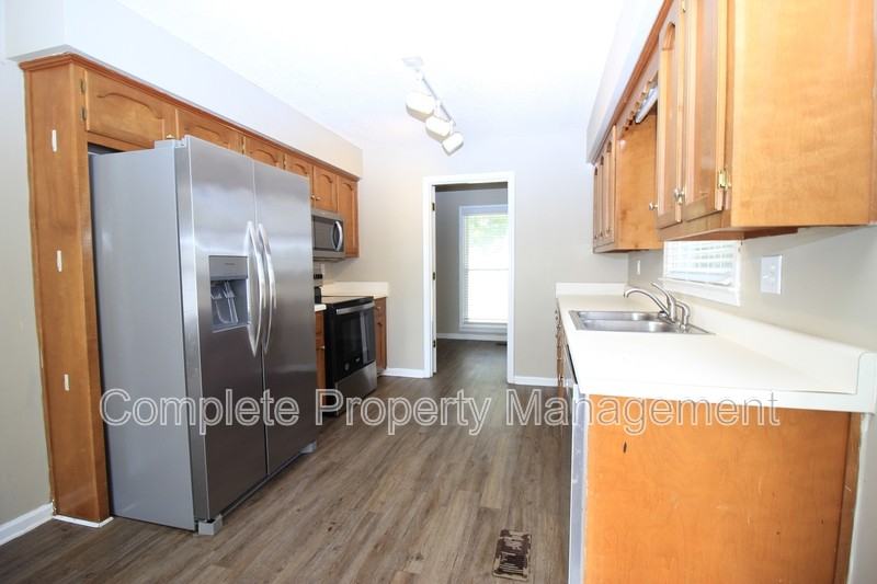 120 Southern Hills Cir - Photo 3 of 15