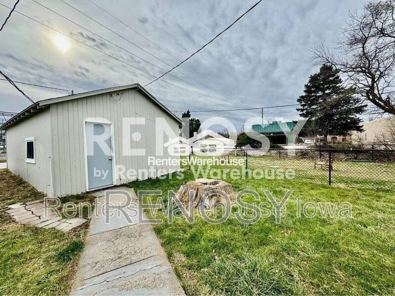 703 Prairie St - Photo 3 of 10