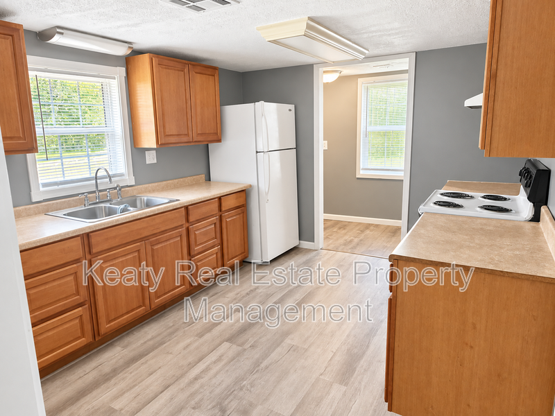1437 Hebert Ln - Photo 4 of 11