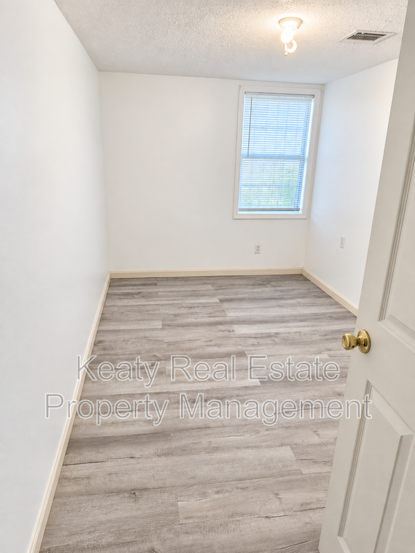 1437 Hebert Ln - Photo 7 of 11