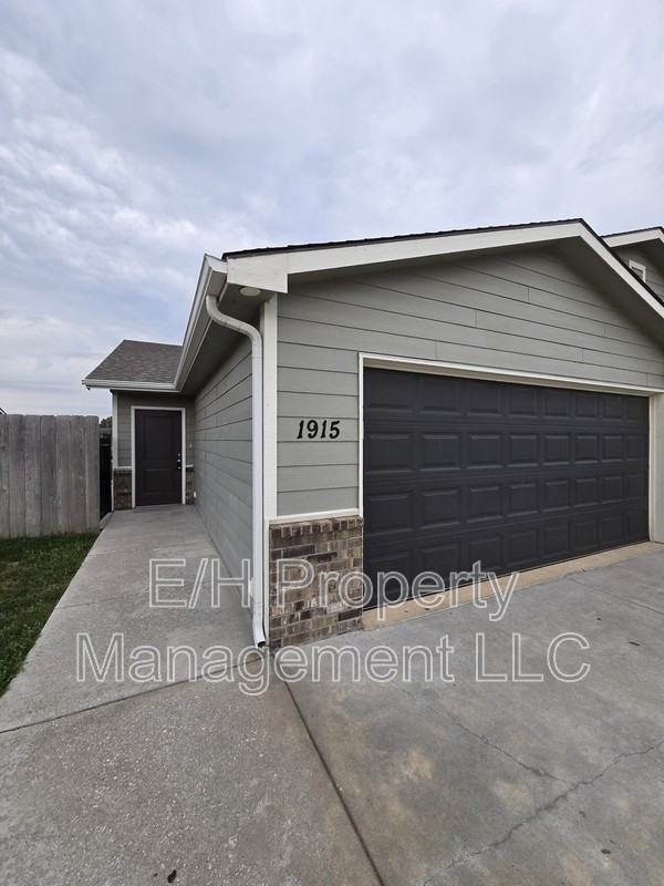 1915 E 69th Ct N - Photo 3 of 32