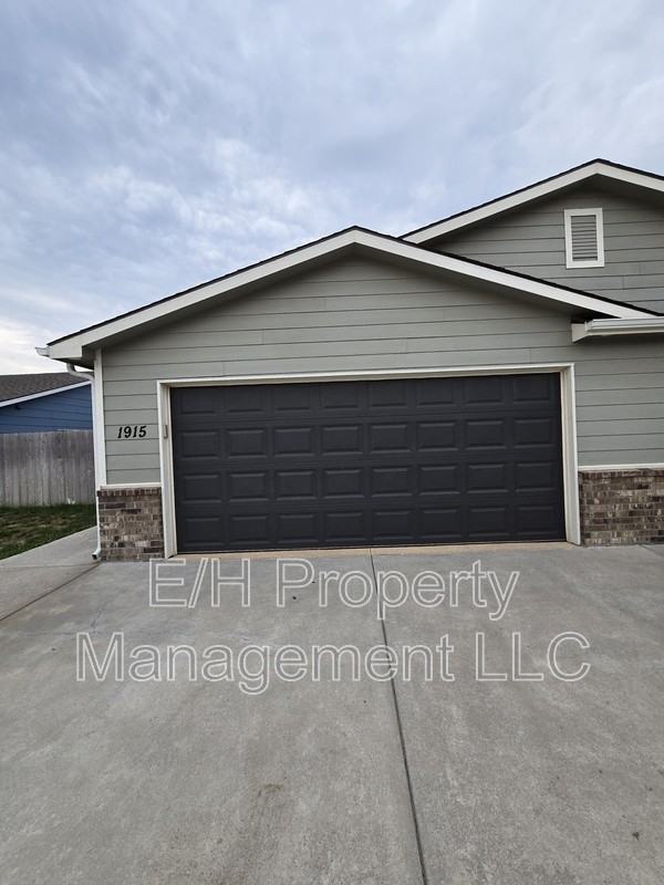 1915 E 69th Ct N - Photo 4 of 32