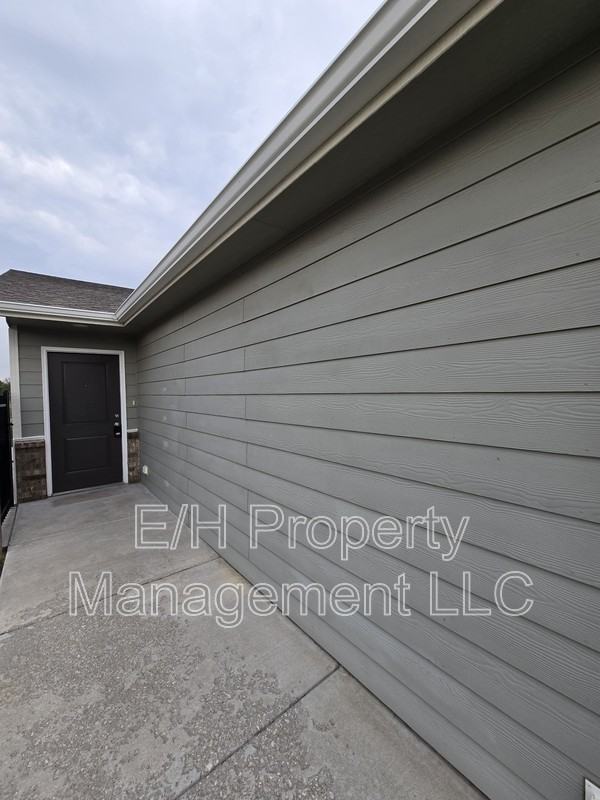 1915 E 69th Ct N - Photo 5 of 32