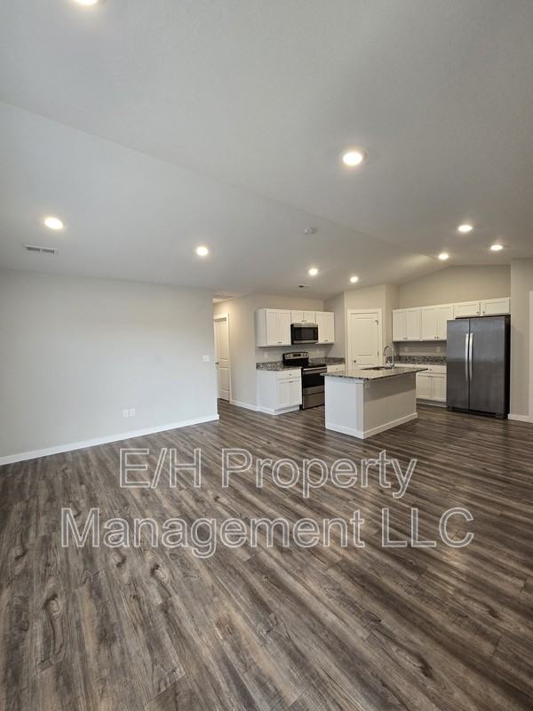 1915 E 69th Ct N - Photo 6 of 32
