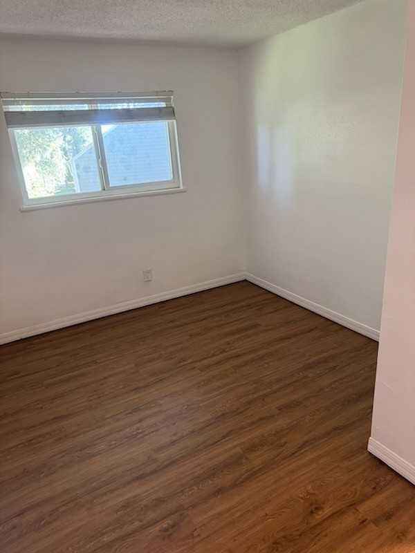 1006 E Rhodes Dr #6 - Photo 3 of 12