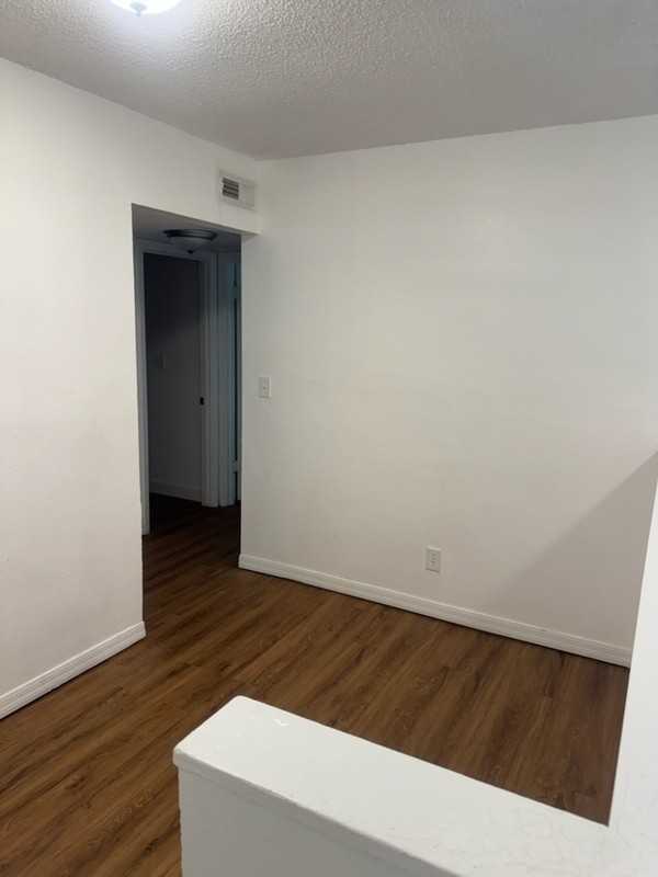 1006 E Rhodes Dr #6 - Photo 5 of 12