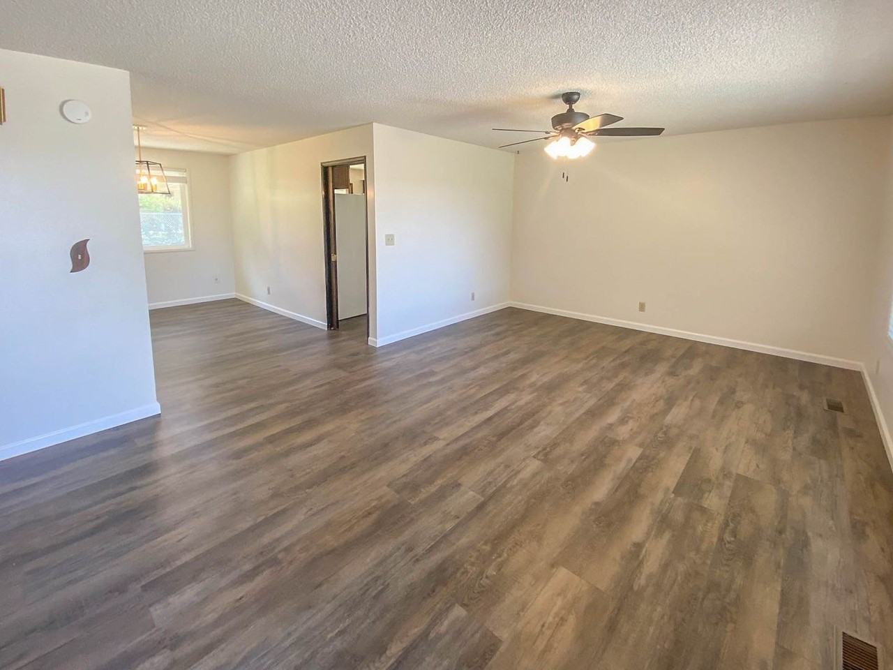 3045 W Shasta Ave - Photo 3 of 13