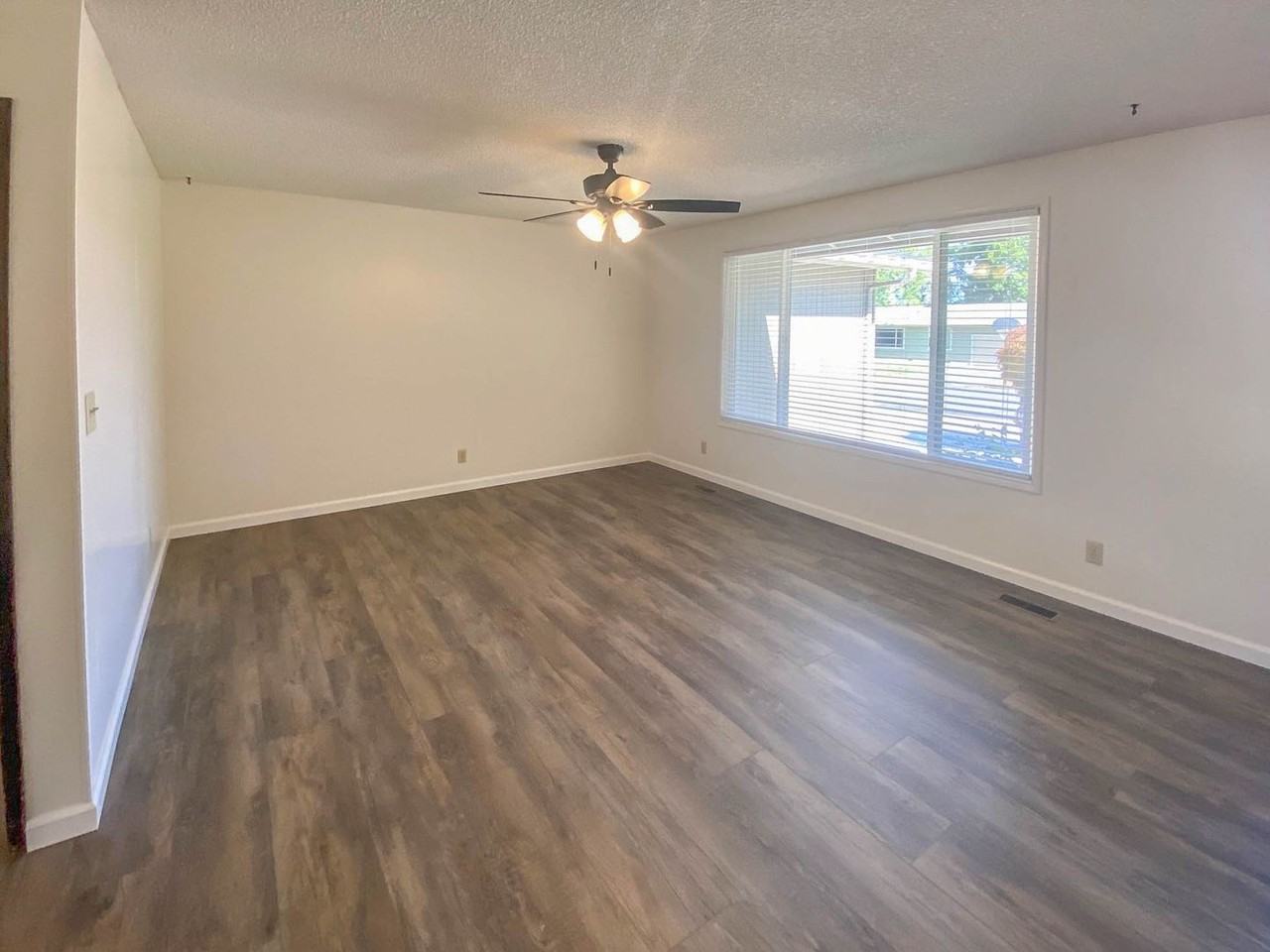 3045 W Shasta Ave - Photo 4 of 13
