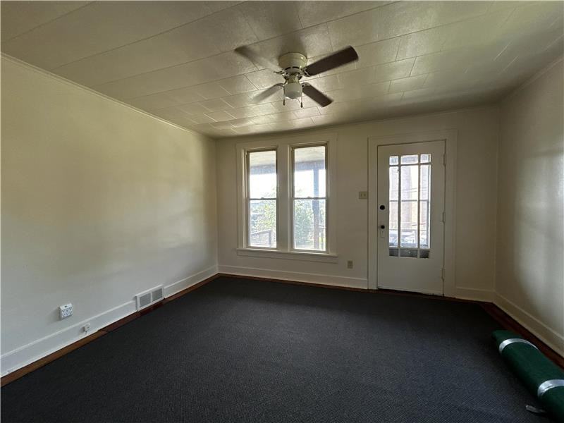 207 Highland Ave - Photo 2 of 9