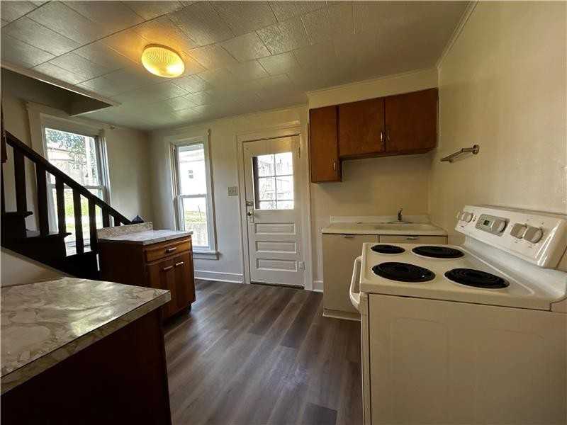 207 Highland Ave - Photo 4 of 9