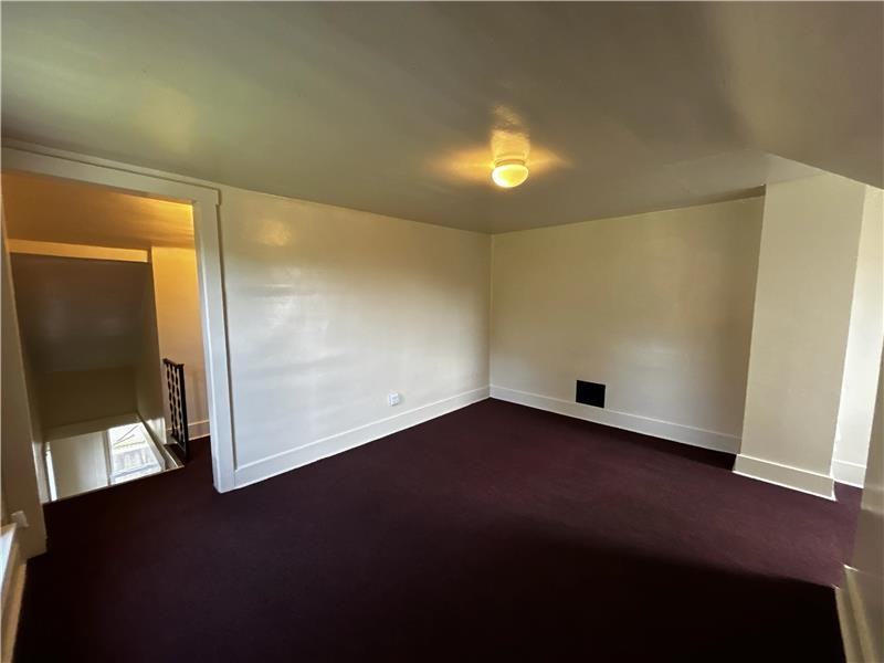 207 Highland Ave - Photo 5 of 9