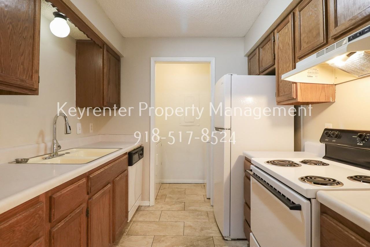 2421 E 87th St #261 - Photo 2 of 15