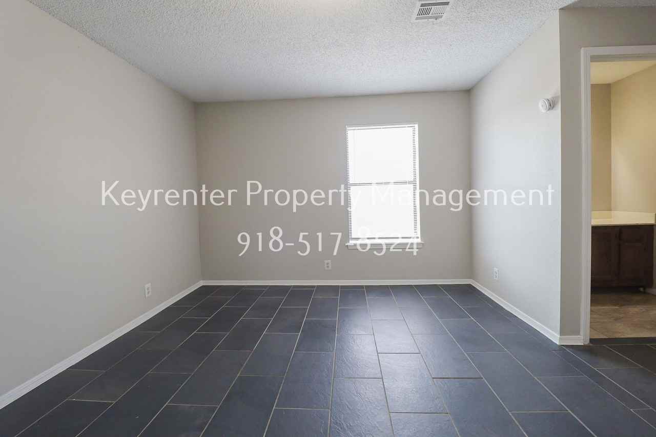 2421 E 87th St #261 - Photo 4 of 15