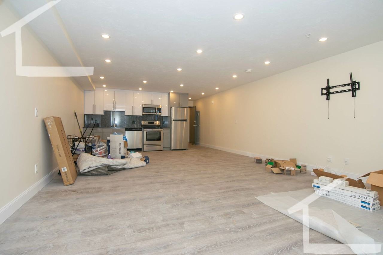 205 Commonwealth Ave #205 - Photo 4 of 6