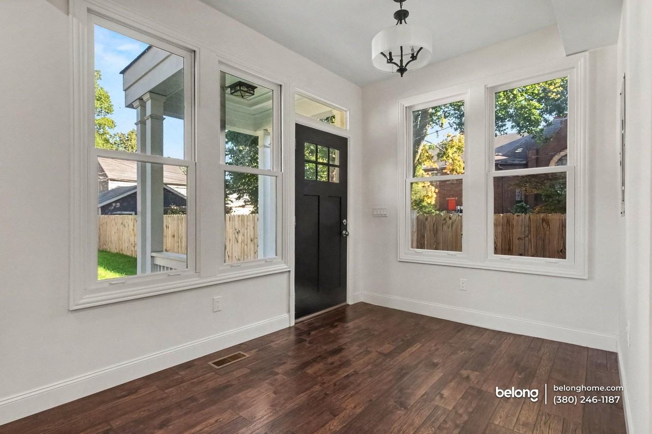 664 Oakwood Ave - Photo 4 of 16
