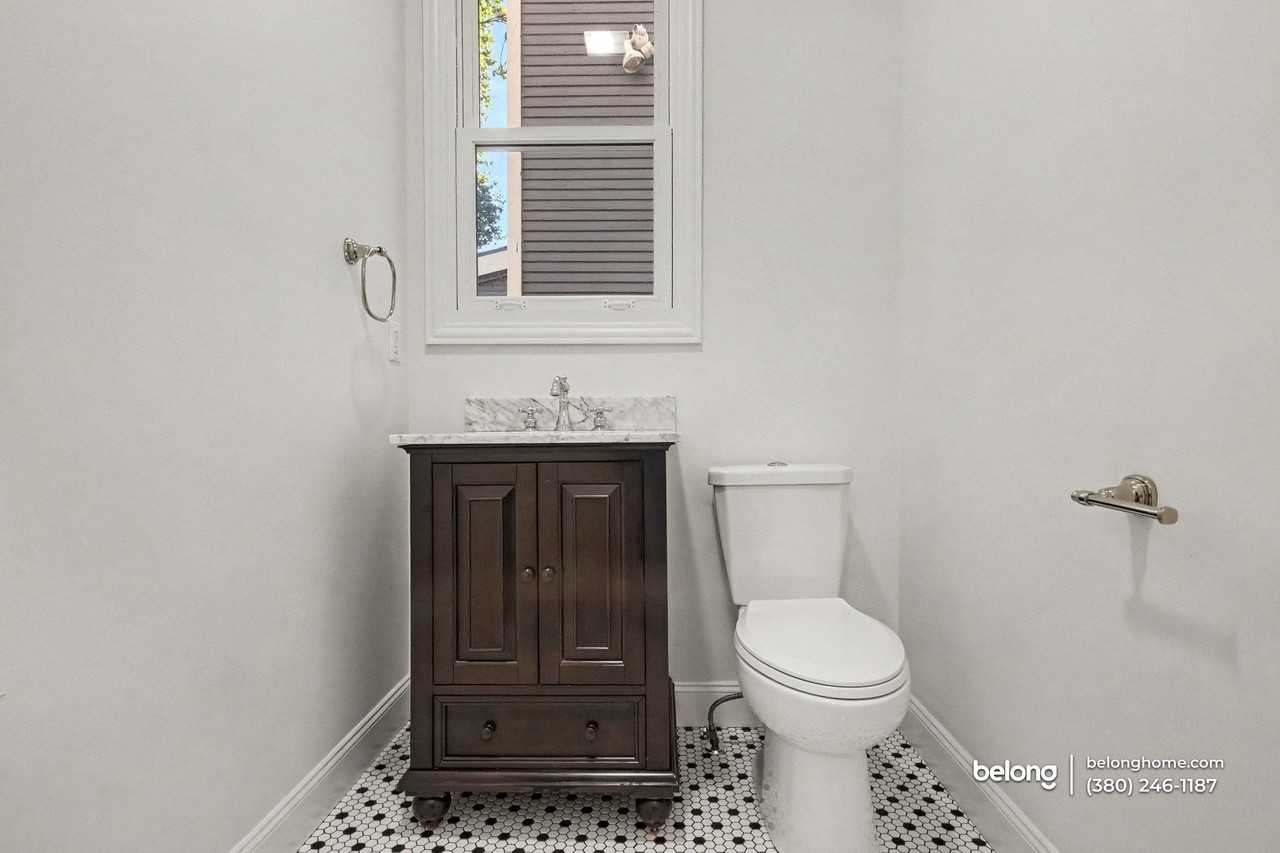 664 Oakwood Ave - Photo 7 of 16