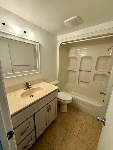 721 Louisville St #3 - Photo 4 of 4