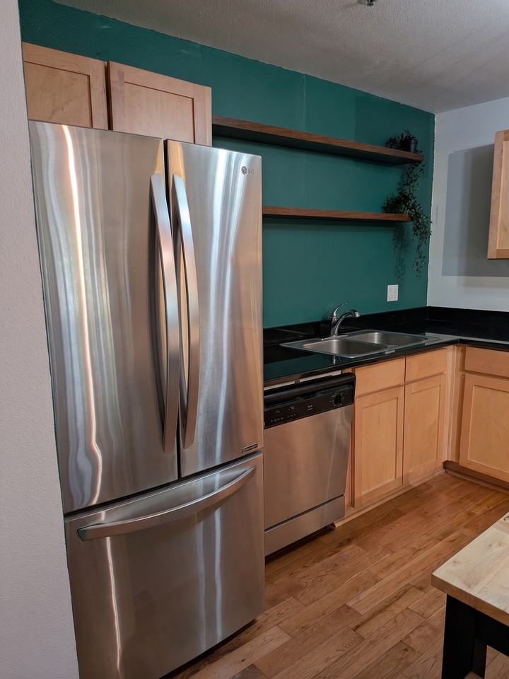 910 Nw Naito Pkwy - Photo 2 of 13