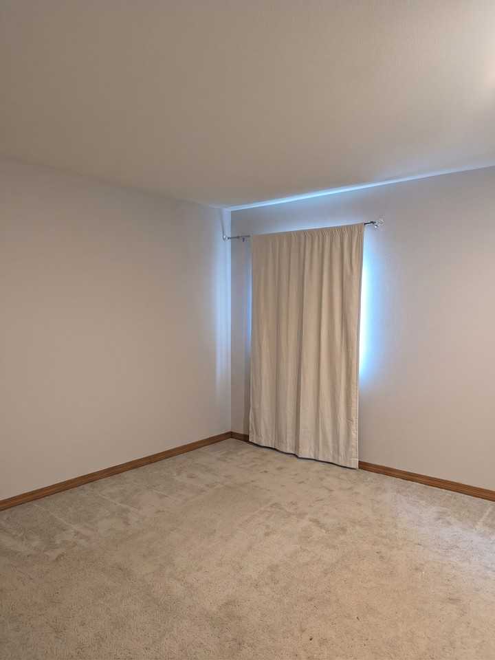 910 Nw Naito Pkwy - Photo 3 of 13