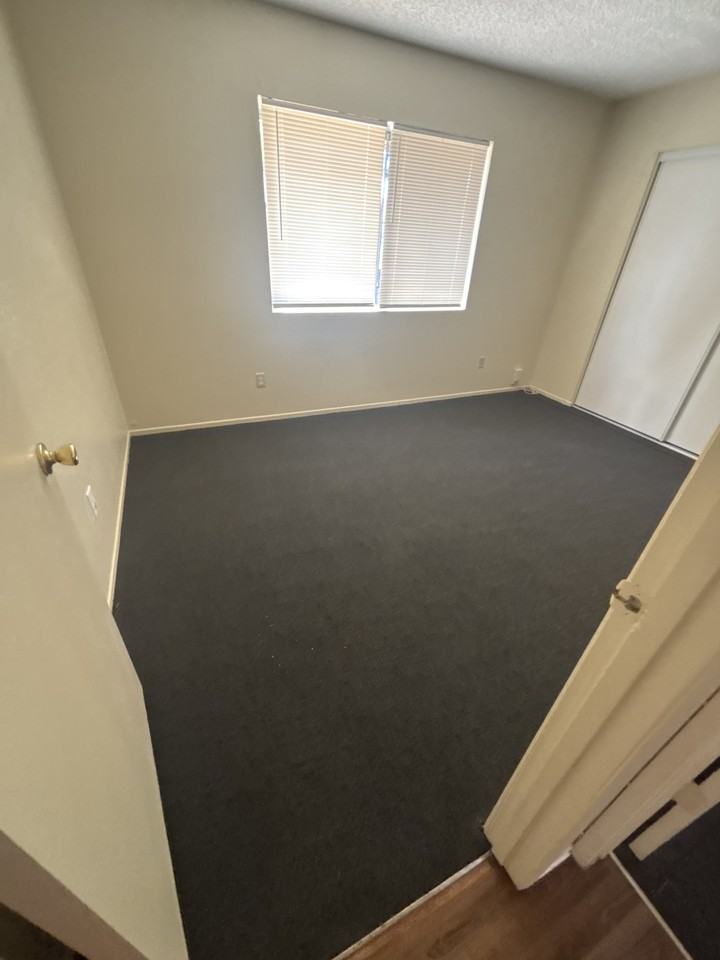 6440 Hermosa Ave Apt B #6440B - Photo 3 of 7