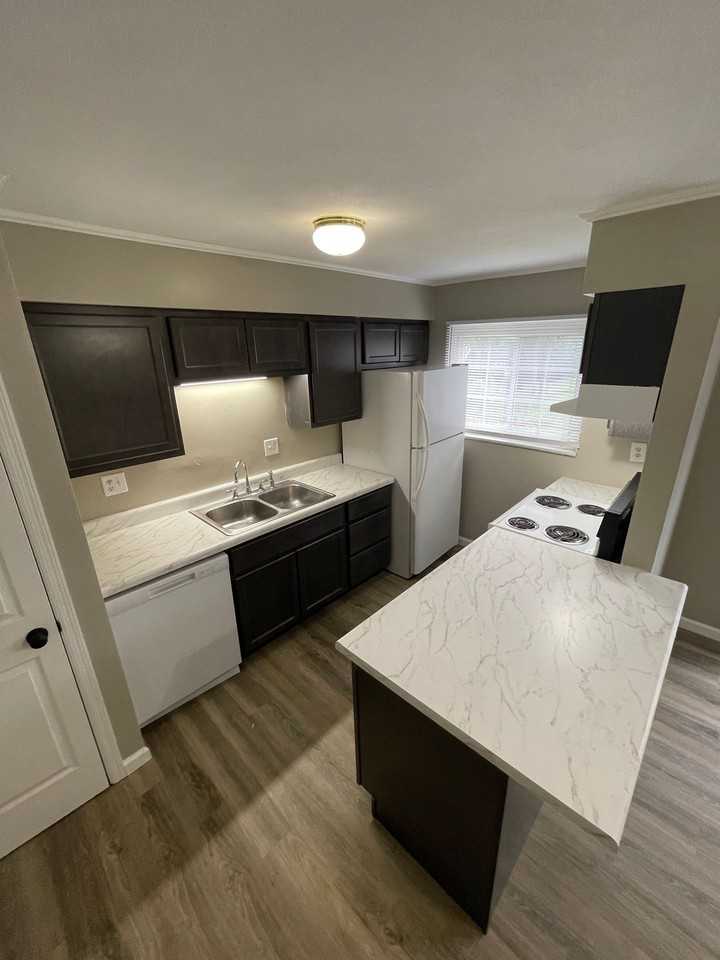 12111 - 12113 N. Woodcrest Dr. - Photo 3 of 28
