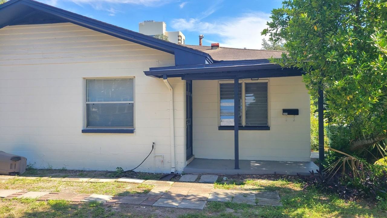 2324 W Texas Ave - Photo 2 of 13