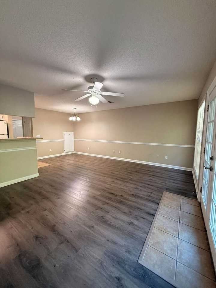 201 N Springview Dr - Photo 2 of 8