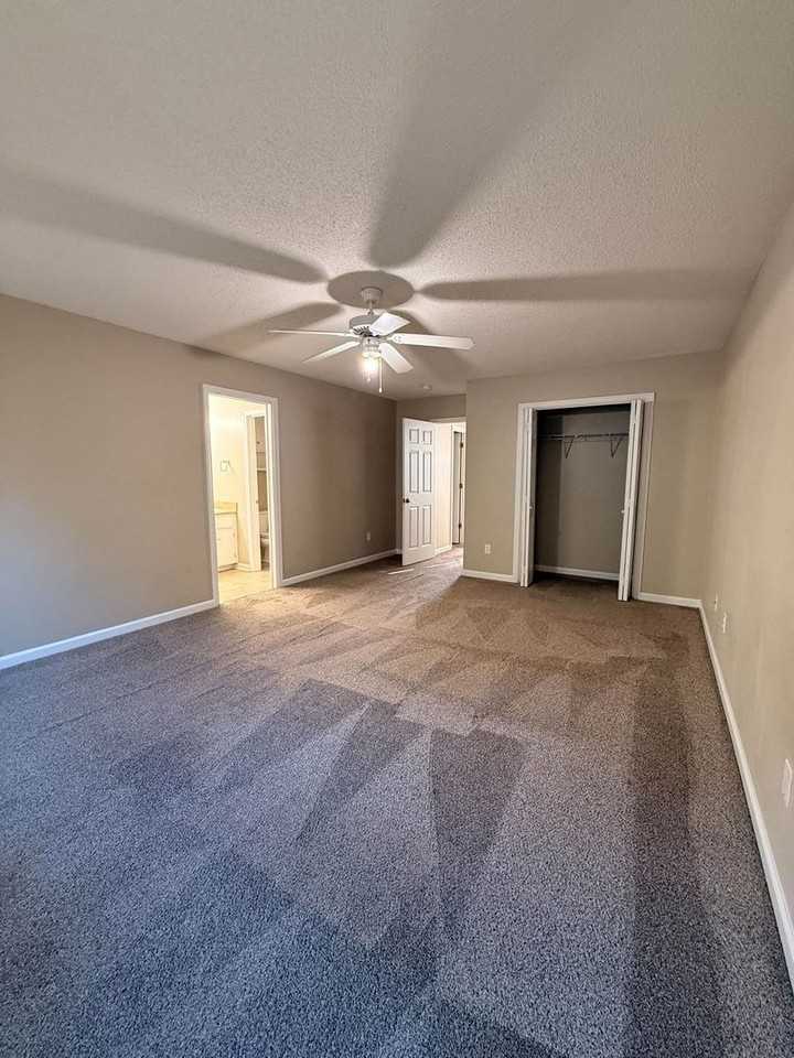201 N Springview Dr - Photo 5 of 8
