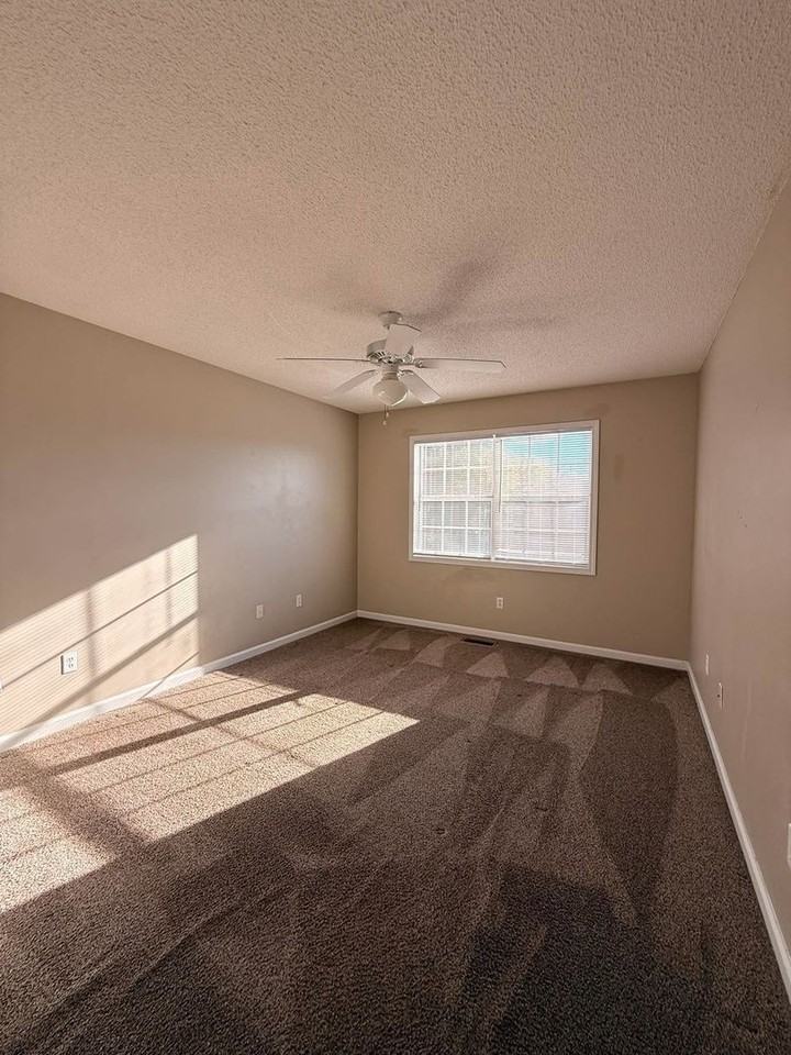 201 N Springview Dr - Photo 6 of 8
