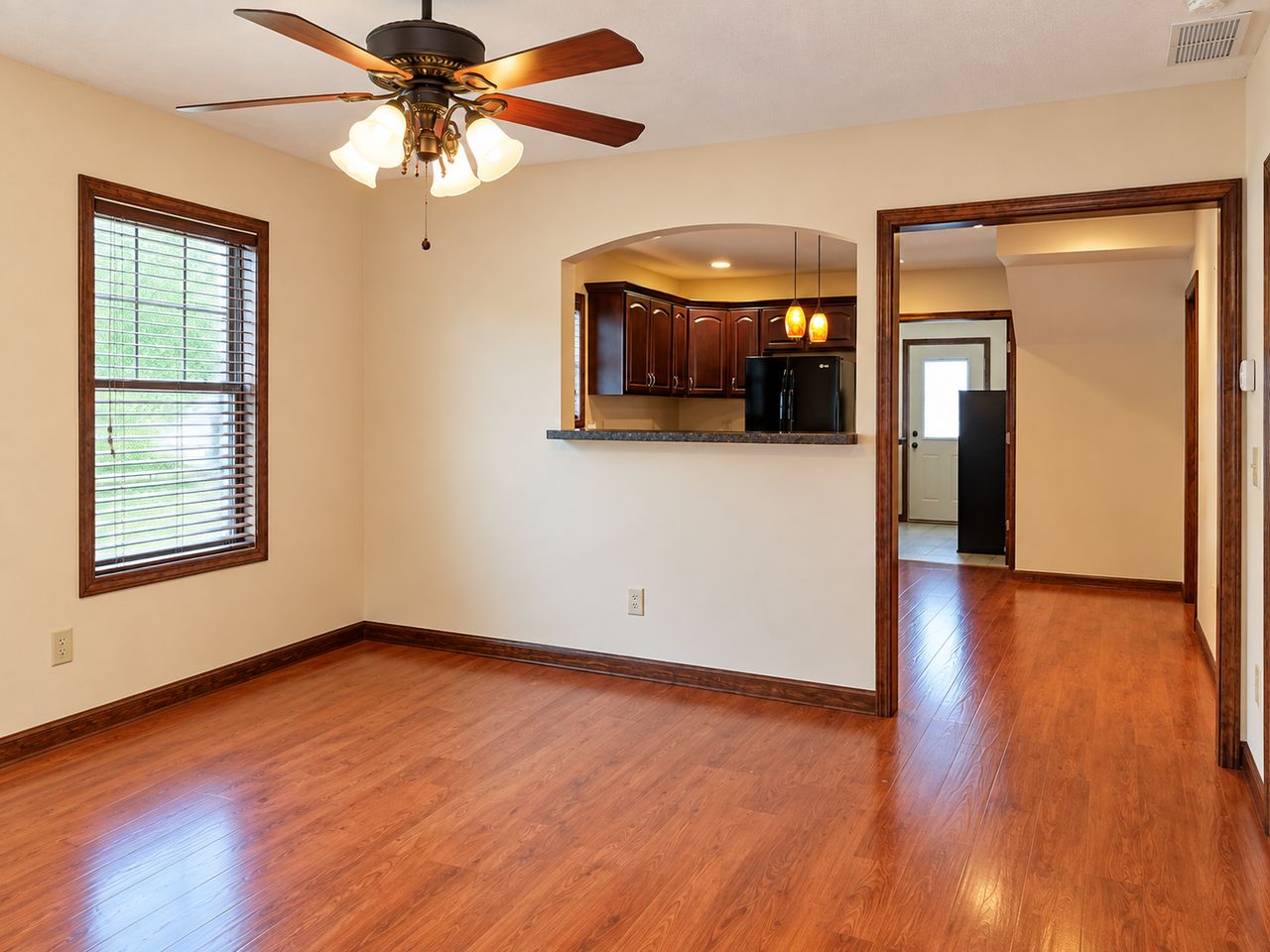 1413 S Grant St - Photo 4 of 19