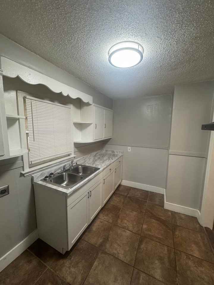 1055 W Walthal Cir - Photo 6 of 17