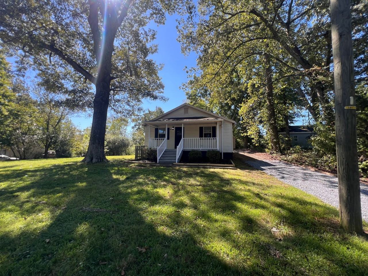 306 E Texas Ave - Photo 2 of 17