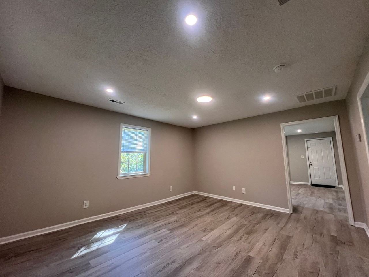306 E Texas Ave - Photo 4 of 17