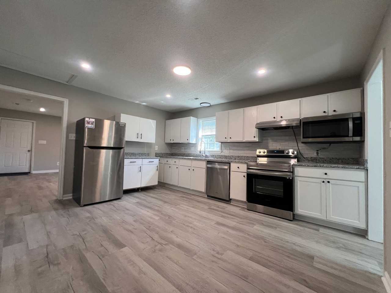 306 E Texas Ave - Photo 5 of 17