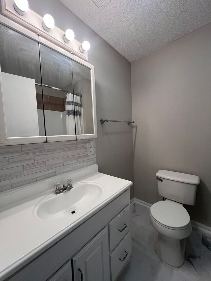 306 E Texas Ave - Photo 7 of 17