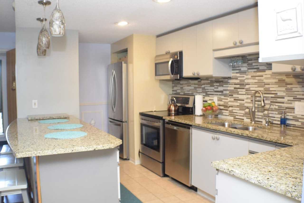 205 E Grand Ave #3B - Photo 4 of 11