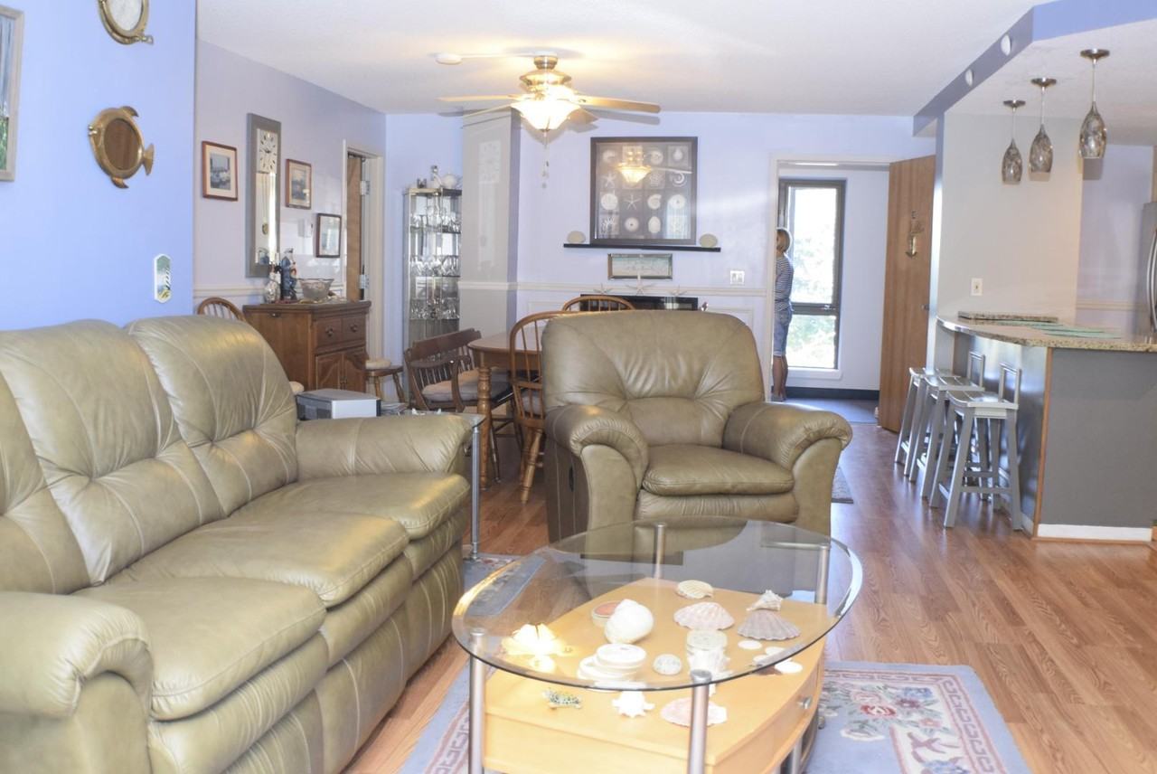 205 E Grand Ave #3B - Photo 6 of 11
