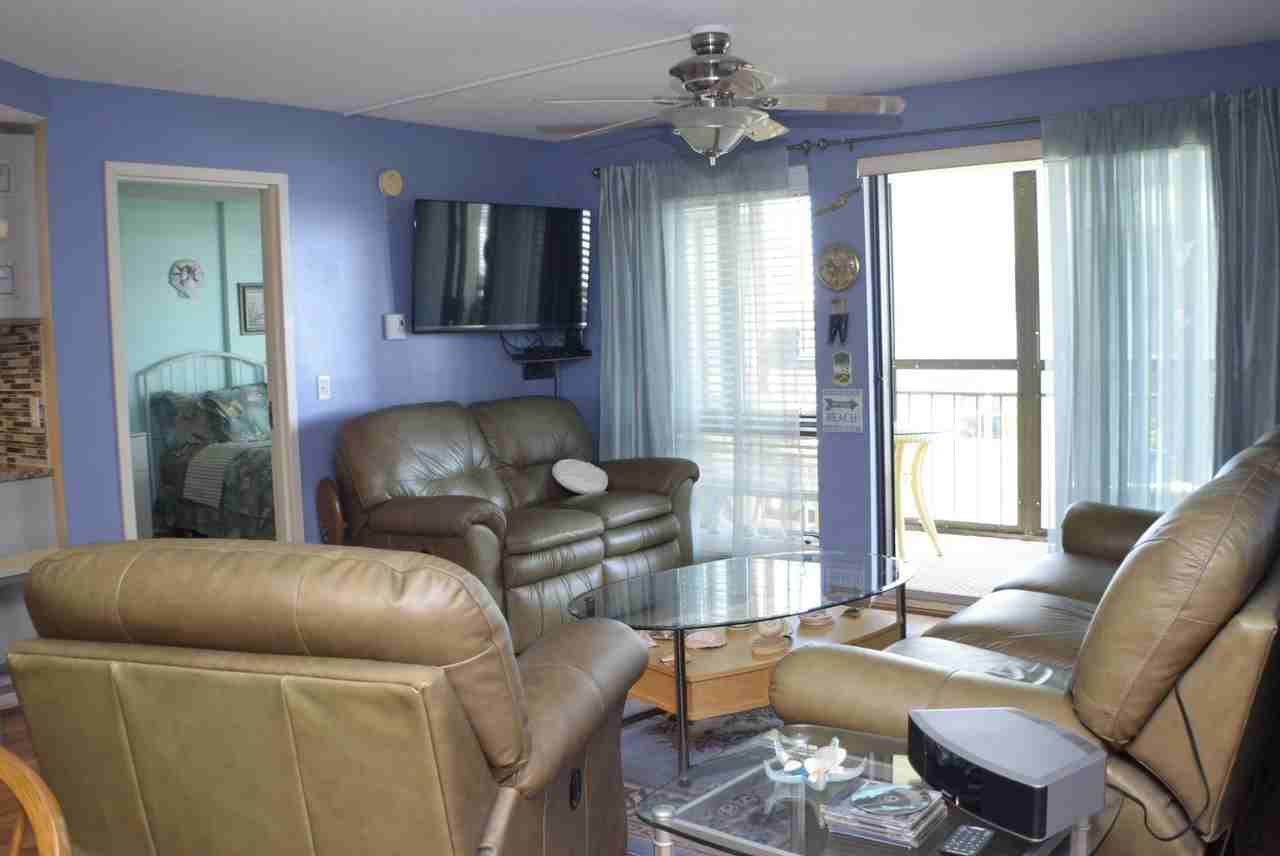 205 E Grand Ave #3B - Photo 7 of 11