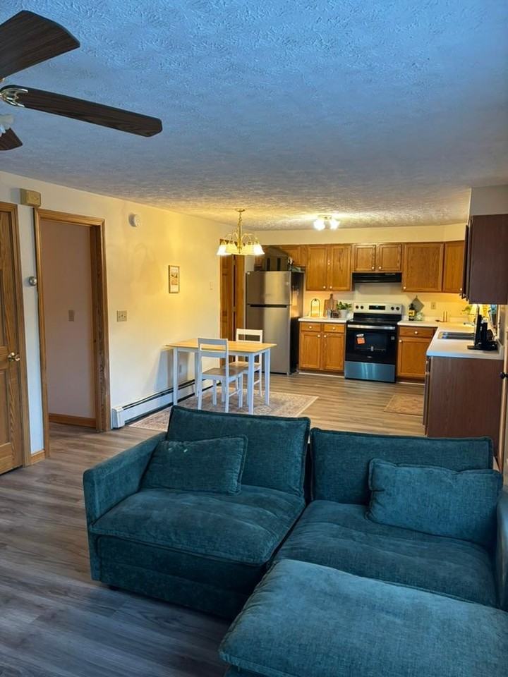 7B Cameron Dr - Photo 2 of 15