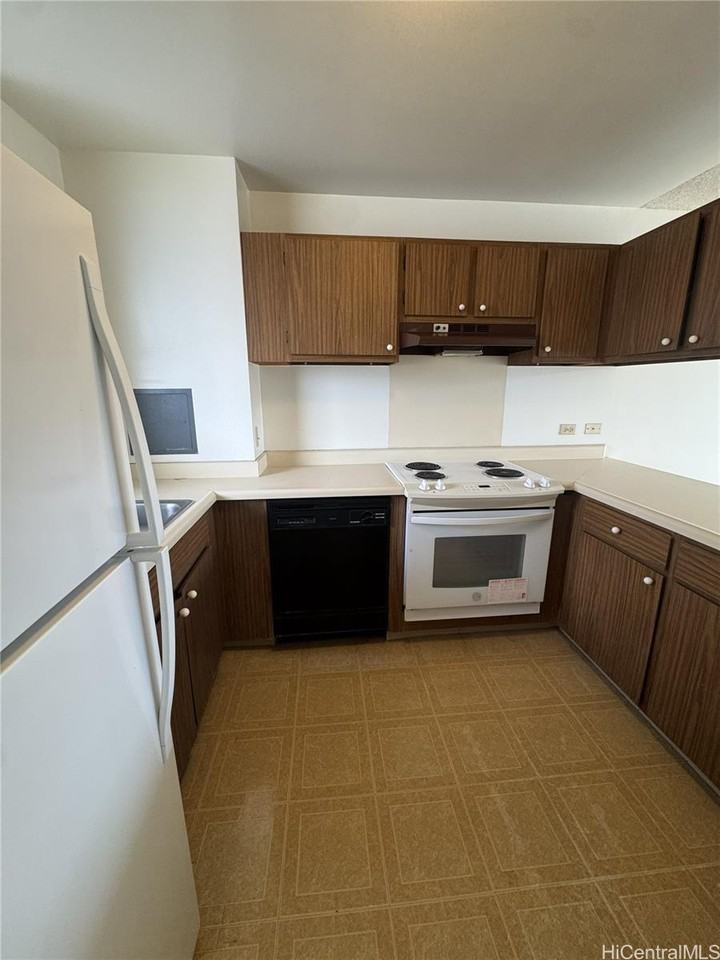 1160 Ala Napunani St #1601 - Photo 3 of 16