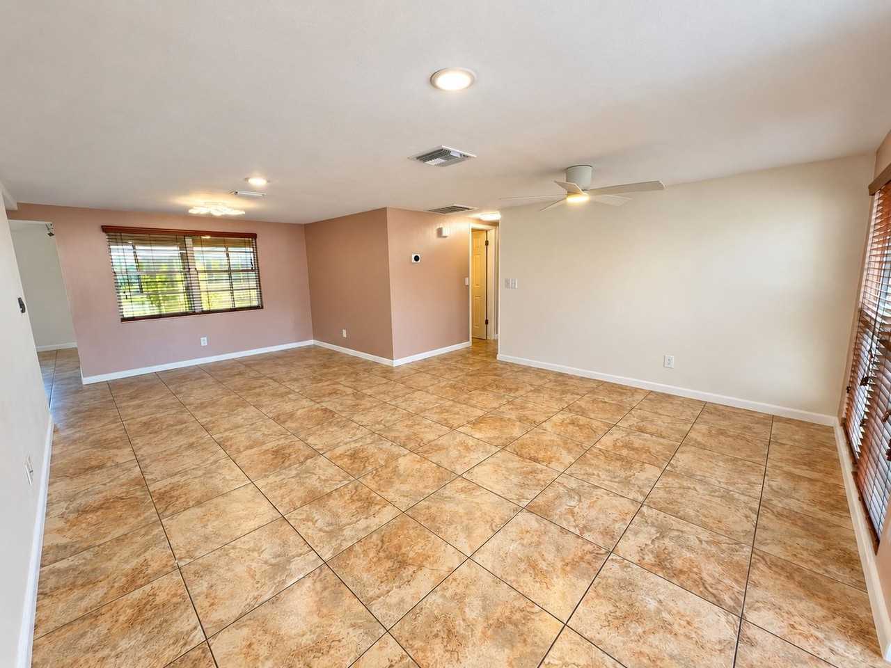 7225 Isle Dr - Photo 6 of 28