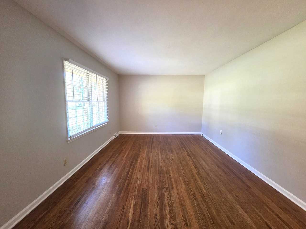 2456 Lanecrest Dr - Photo 2 of 15