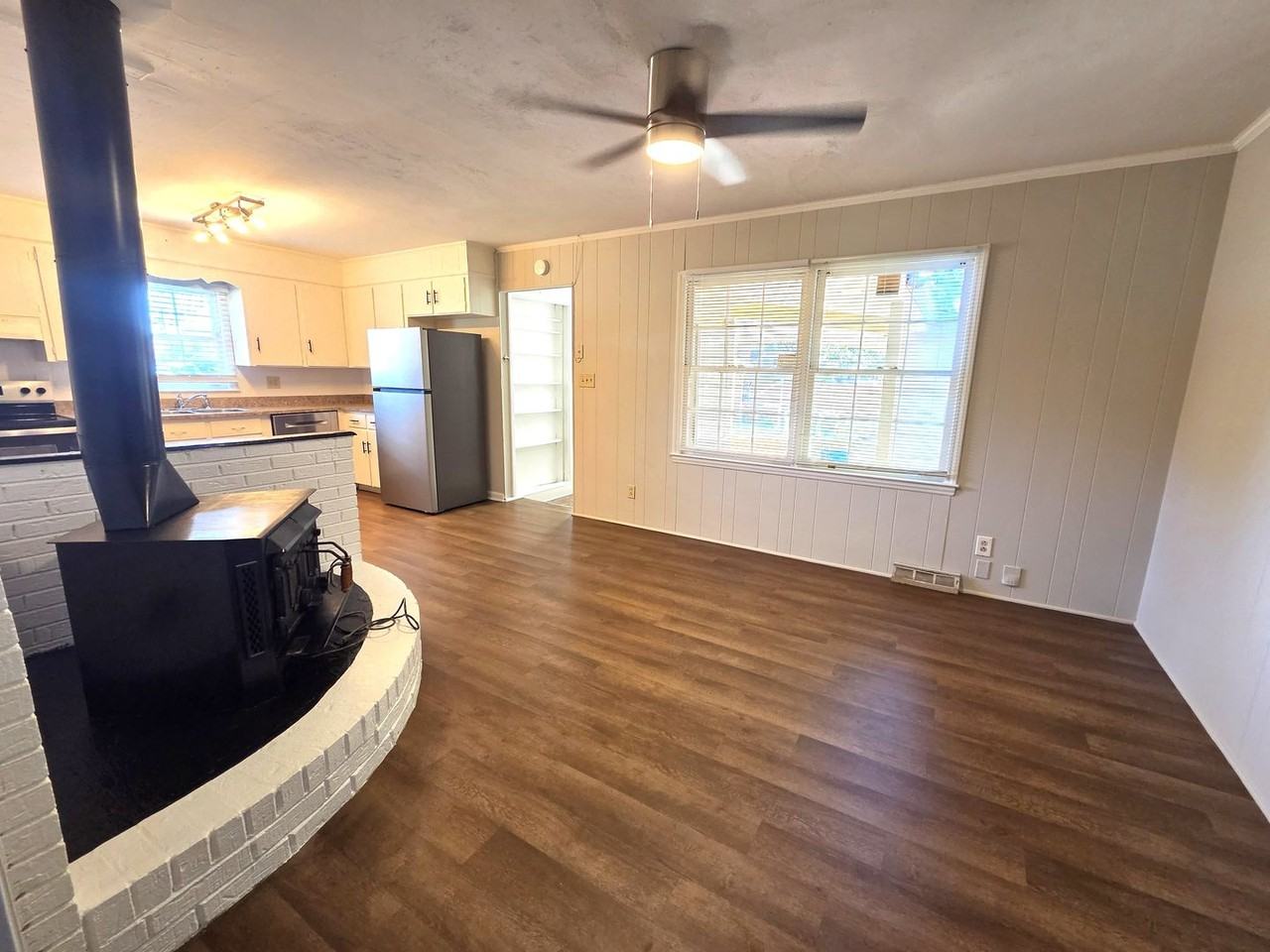 2456 Lanecrest Dr - Photo 3 of 15