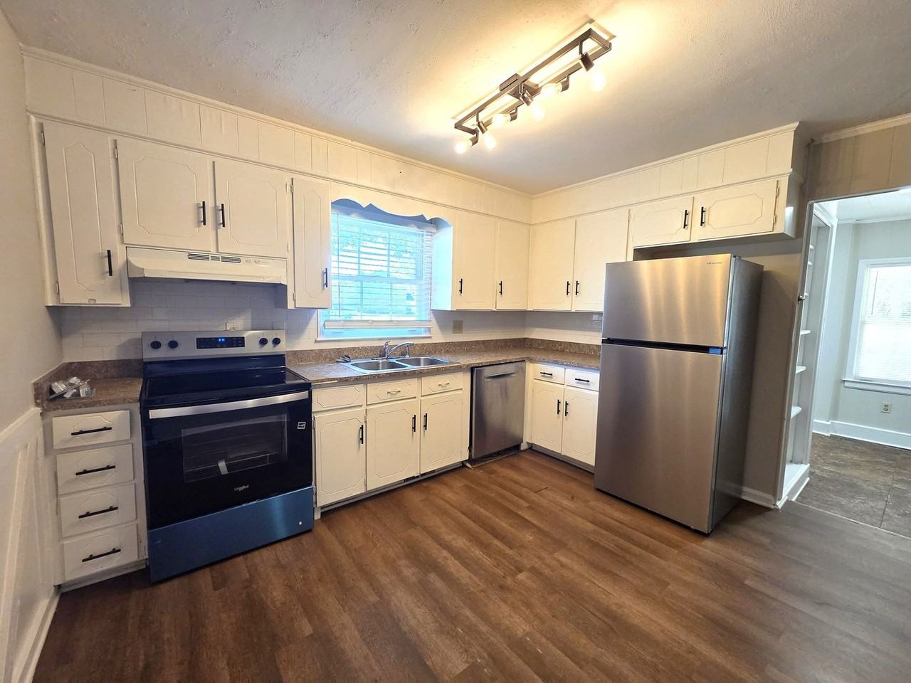 2456 Lanecrest Dr - Photo 5 of 15