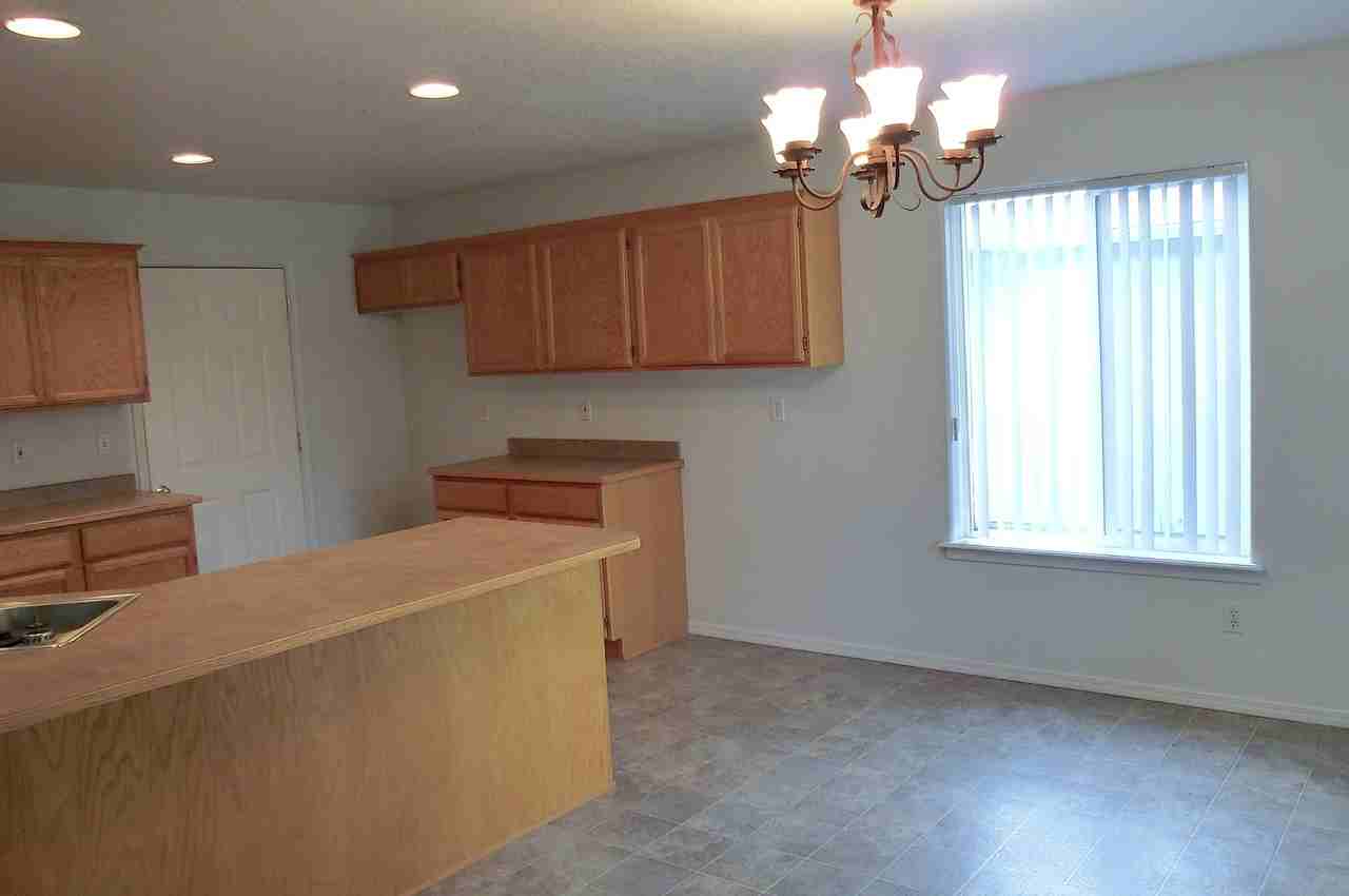 1970 Sw Betty Ln - Photo 3 of 11